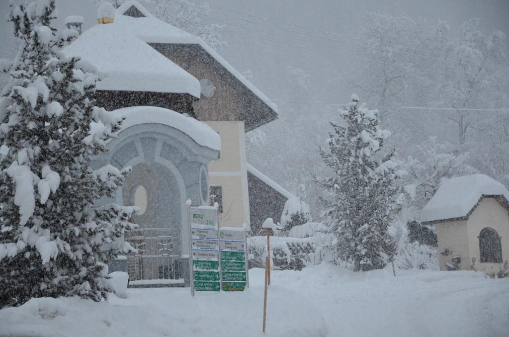 Gasthof Zur Schmiede Berg im Drautal Bagian luar foto