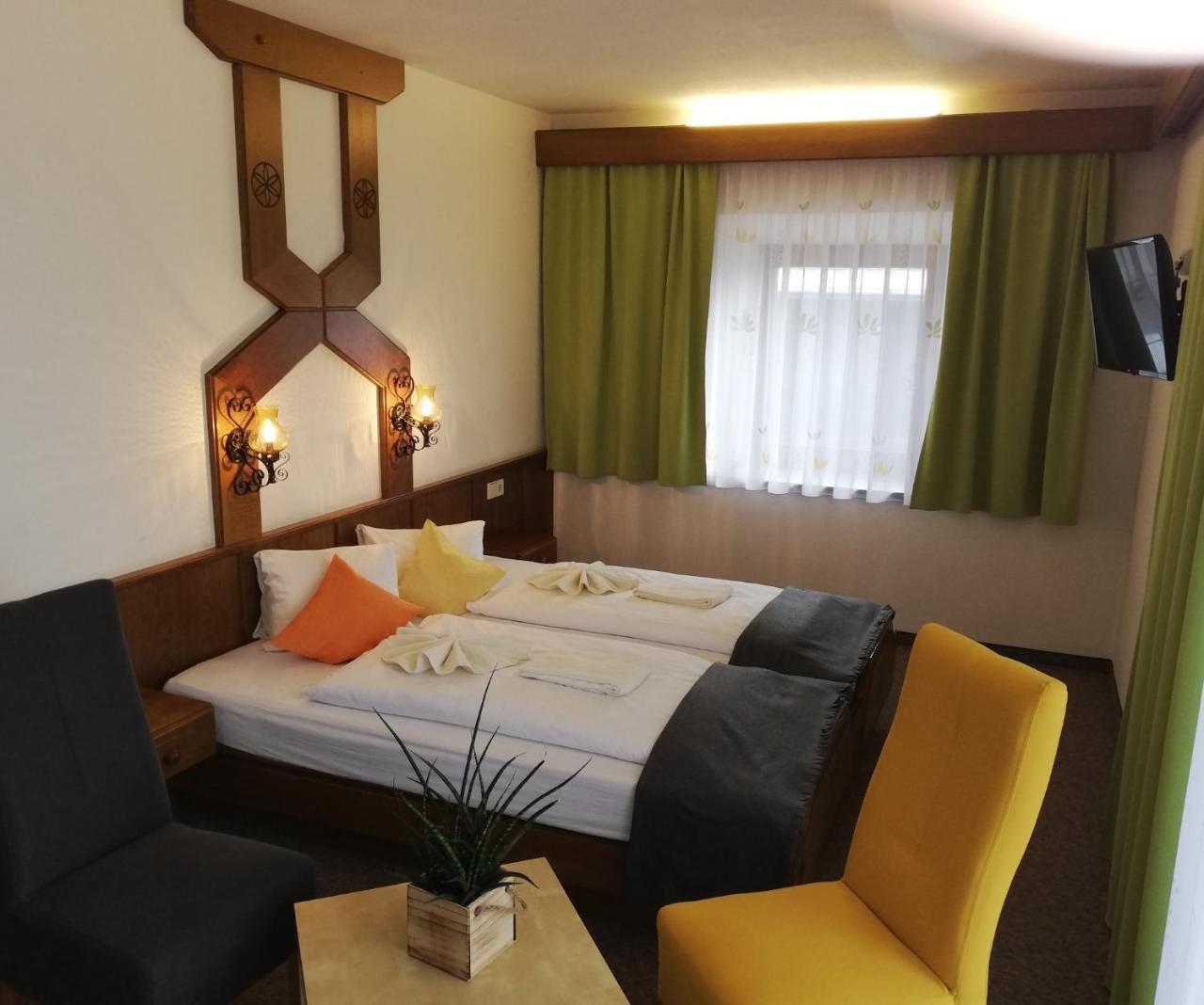 Gasthof Zur Schmiede Berg im Drautal Bagian luar foto